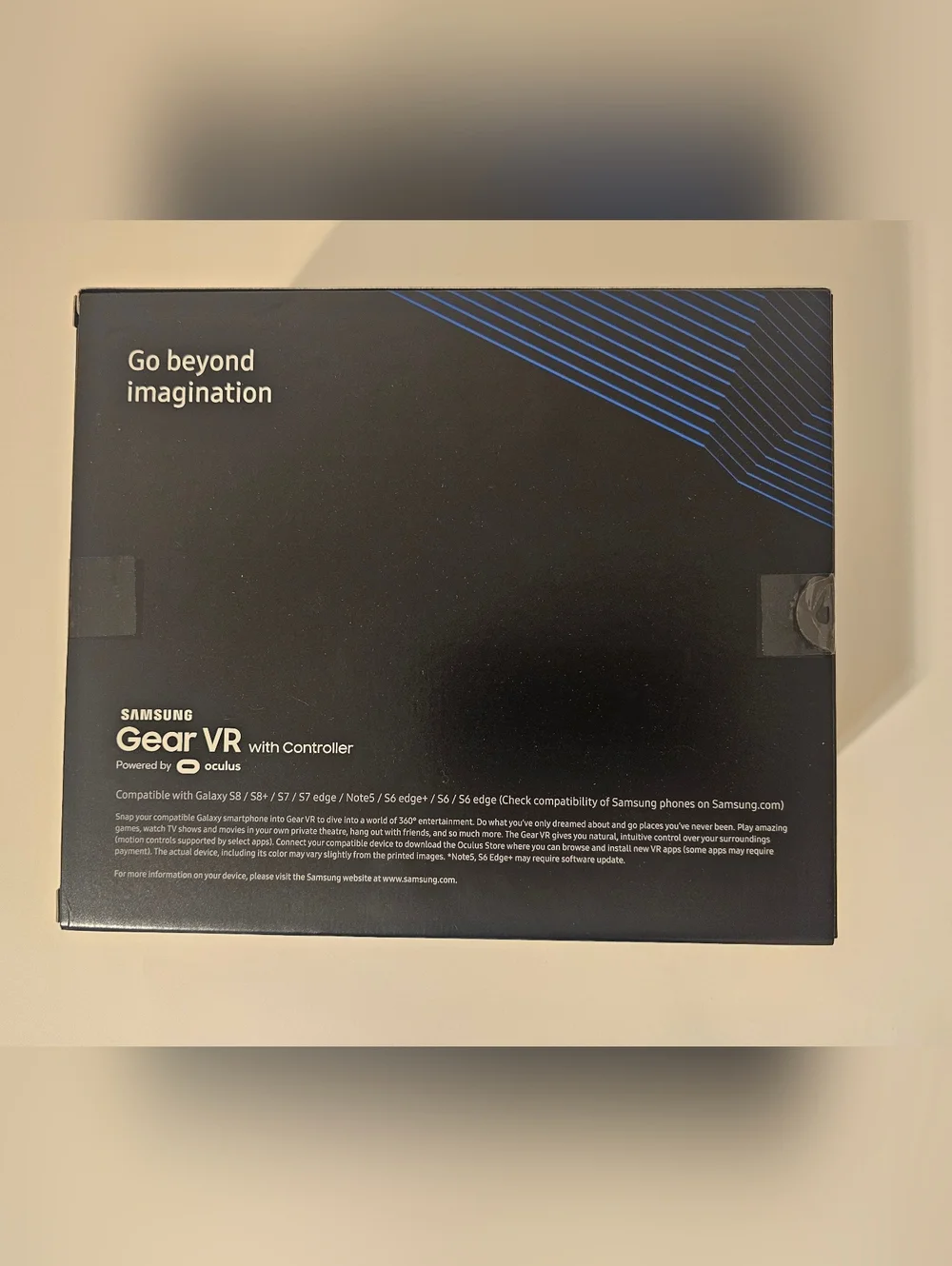 NWT Samsung Gear VR Headset with Controller SM-R324NZAAXAR Black Smartphone